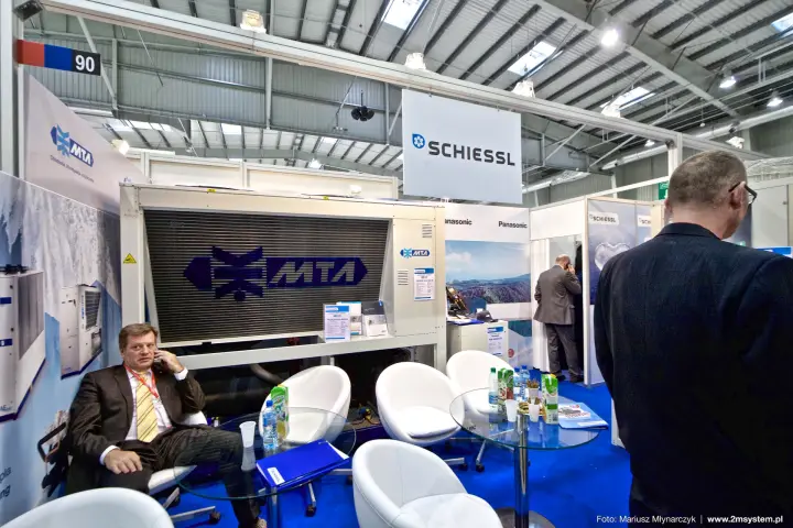 Schiessl stand with an MTA air-cooled chiller and white lounge chairs at Forum Wentylacja 2016