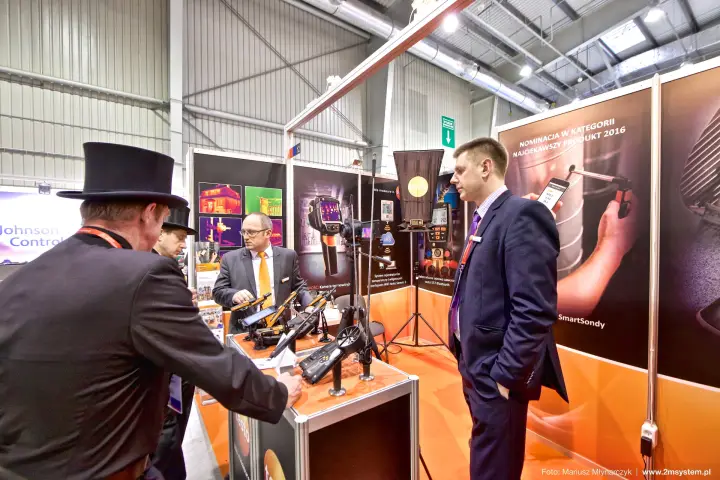 Testo SmartSondy probes and thermal imaging graphics at a demo counter at Forum Wentylacja 2016