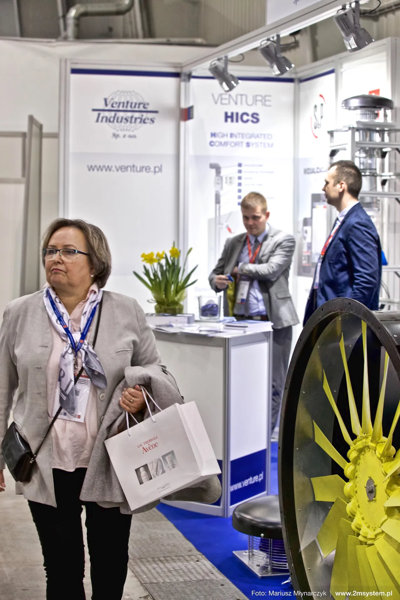 Venture Industries HICS display with axial fan beside the aisle at Forum Wentylacja 2016