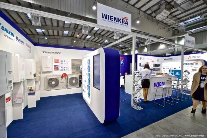 Wienkra heat pump wall with LG Therma V outdoor units at Forum Wentylacja 2016