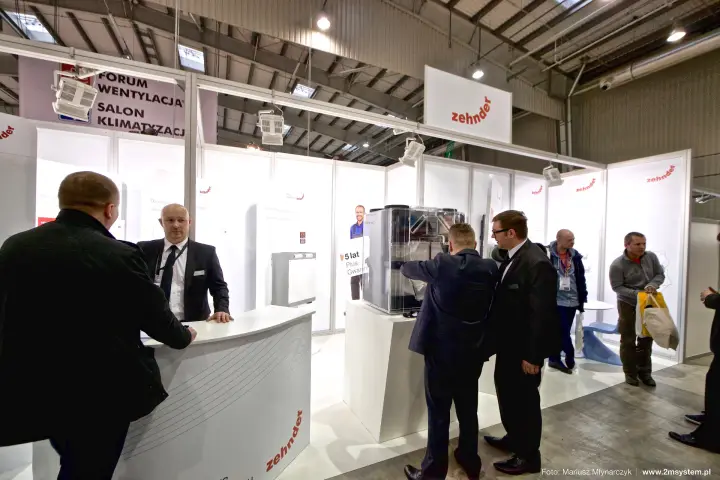 Zehnder stand with a transparent heat recovery unit on a plinth at Forum Wentylacja 2016