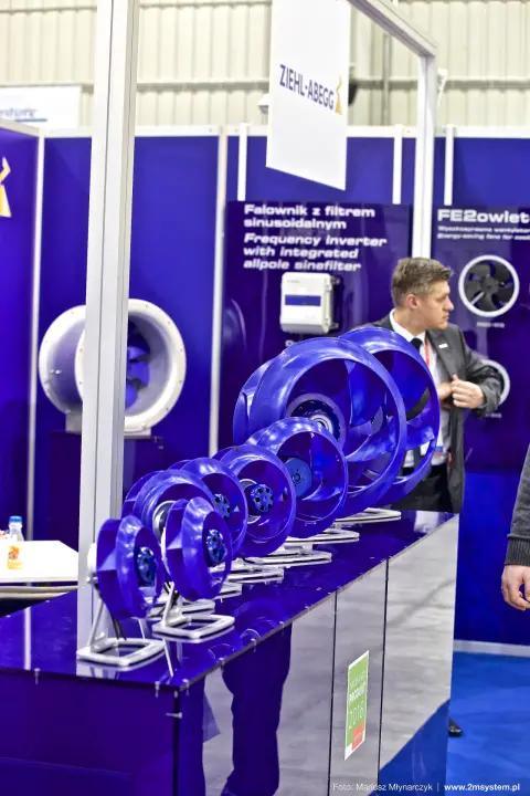 Ziehl-Abegg stand sign above blue impeller counter with award label at Forum Wentylacja 2016