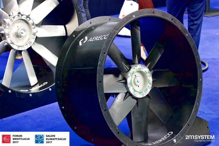Aereco axial fan with black blades and green-marked hub on a stand base at Forum Wentylacja 2017