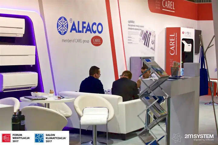 Alfaco meeting lounge beside wall-mounted split units and Carel displays at Forum Wentylacja 2017