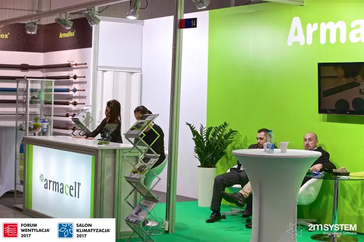 Armacell stand overview with counter, pipe display and lounge seating at Forum Wentylacja 2017