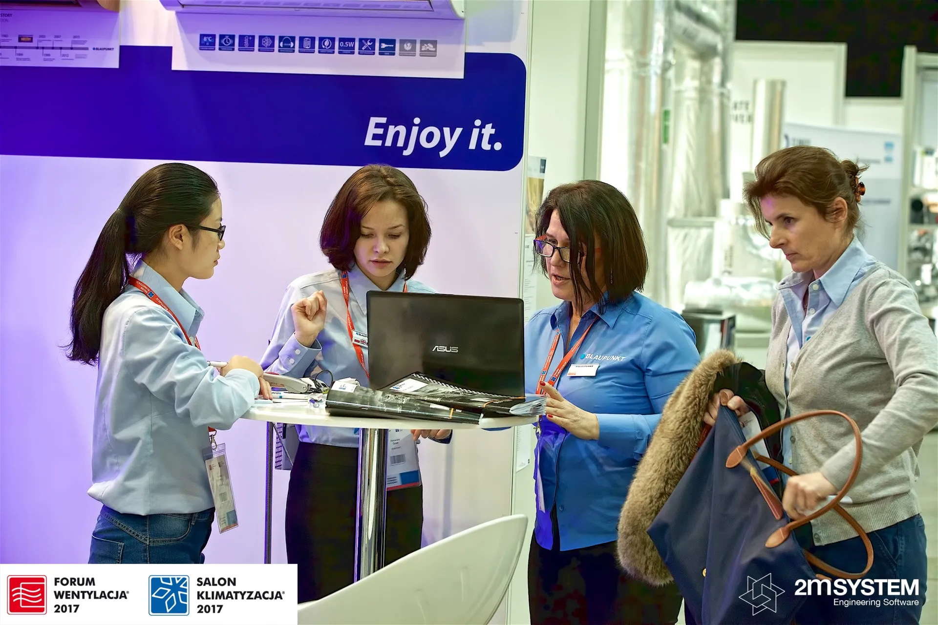 Blaupunkt team reviewing a laptop with a visitor at Forum Wentylacja 2017