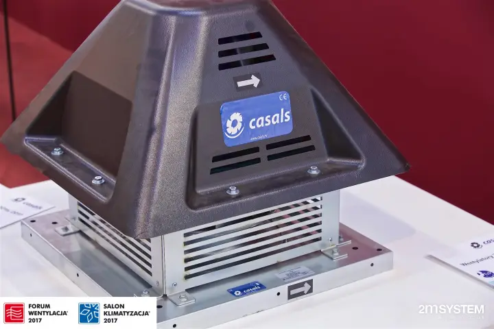 Casals roof fan with dark pyramid cowl on a white plinth at Forum Wentylacja 2017
