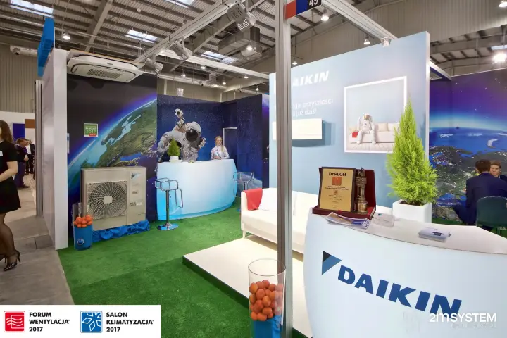 Daikin corner stand with diploma and trophy on the counter at Forum Wentylacja 2017