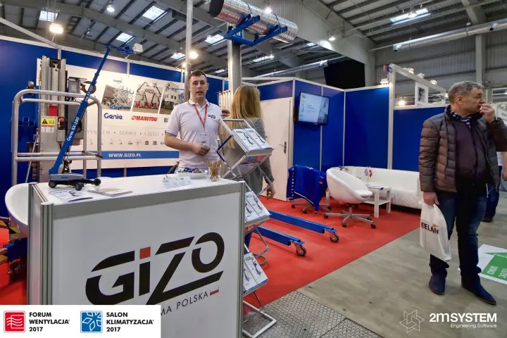 Gizo counter with Genie lift model and brochure stand at Forum Wentylacja 2017