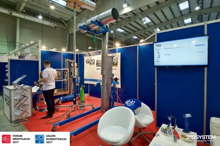 Gizo stand with Genie material lift raising a spiral duct at Forum Wentylacja 2017