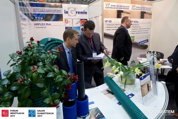 inGremio counter with AIRFLEX Blue banner and green flexible duct at Forum Wentylacja 2017