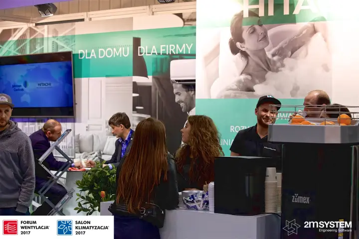 Juice bar and meeting tables on the Hitachi stand at Forum Wentylacja 2017