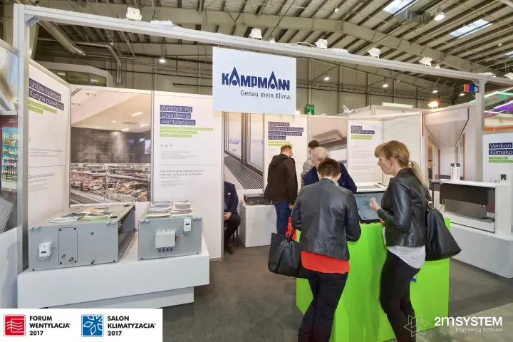 Kampmann stand with Airblock FG units and a touchscreen on a green counter at Forum Wentylacja 2017