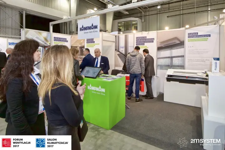 Kampmann stand with KaDeck fan coil display and green touchscreen counter at Forum Wentylacja 2017
