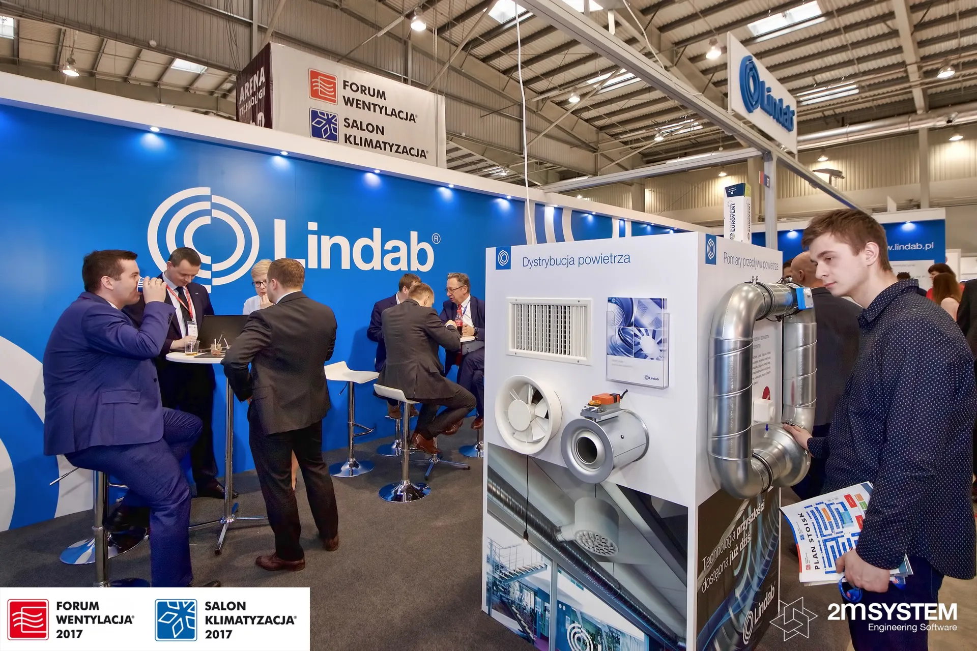 Lindab air distribution display column and meeting area at Forum Wentylacja 2017