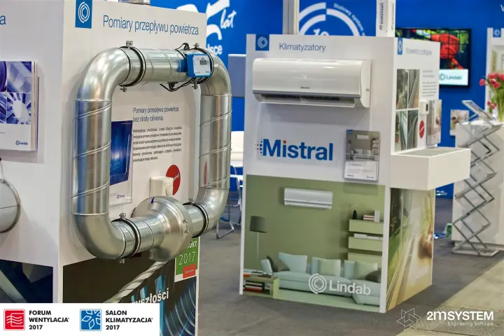 Lindab duct flow measurement display beside Mistral split air conditioners at Forum Wentylacja 2017