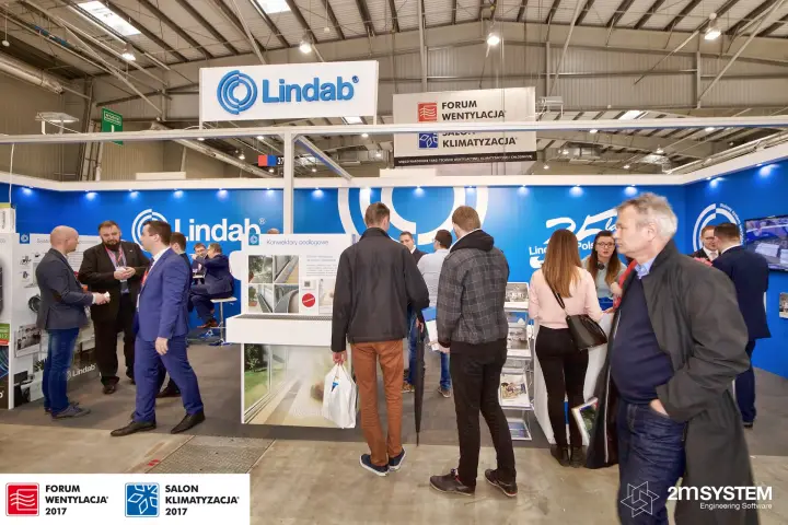 Lindab stand 37 front with floor convector display