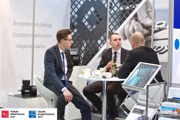 Meeting at the Hoyer stand among electric motor exhibits at Forum Wentylacja 2017