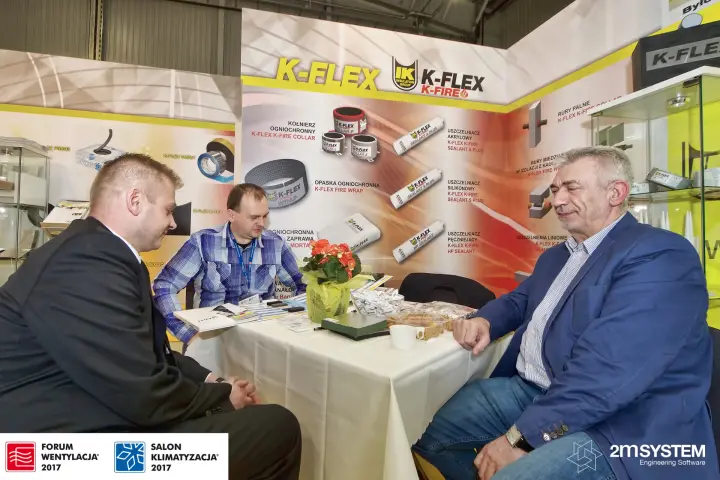 Meeting at the K-Flex table in front of K-Fire product wall at Forum Wentylacja 2017