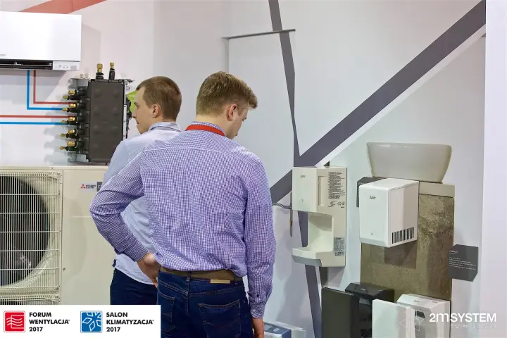 Mitsubishi Electric hand dryers next to a heat pump hydrobox at Forum Wentylacja 2017