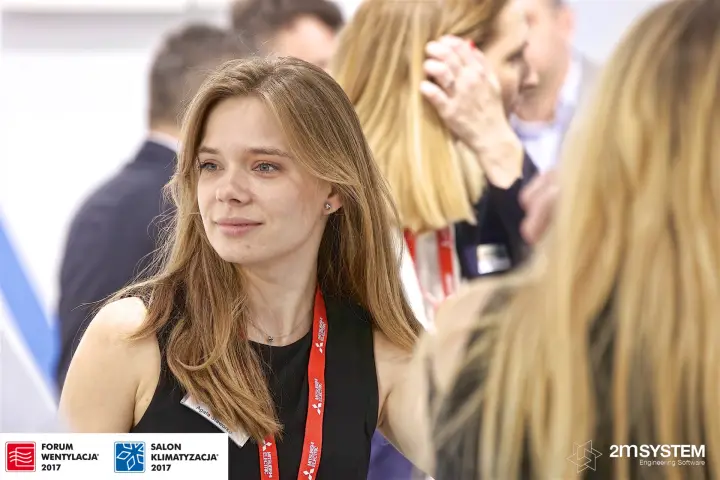 Mitsubishi Electric staff member with a branded lanyard at Forum Wentylacja 2017