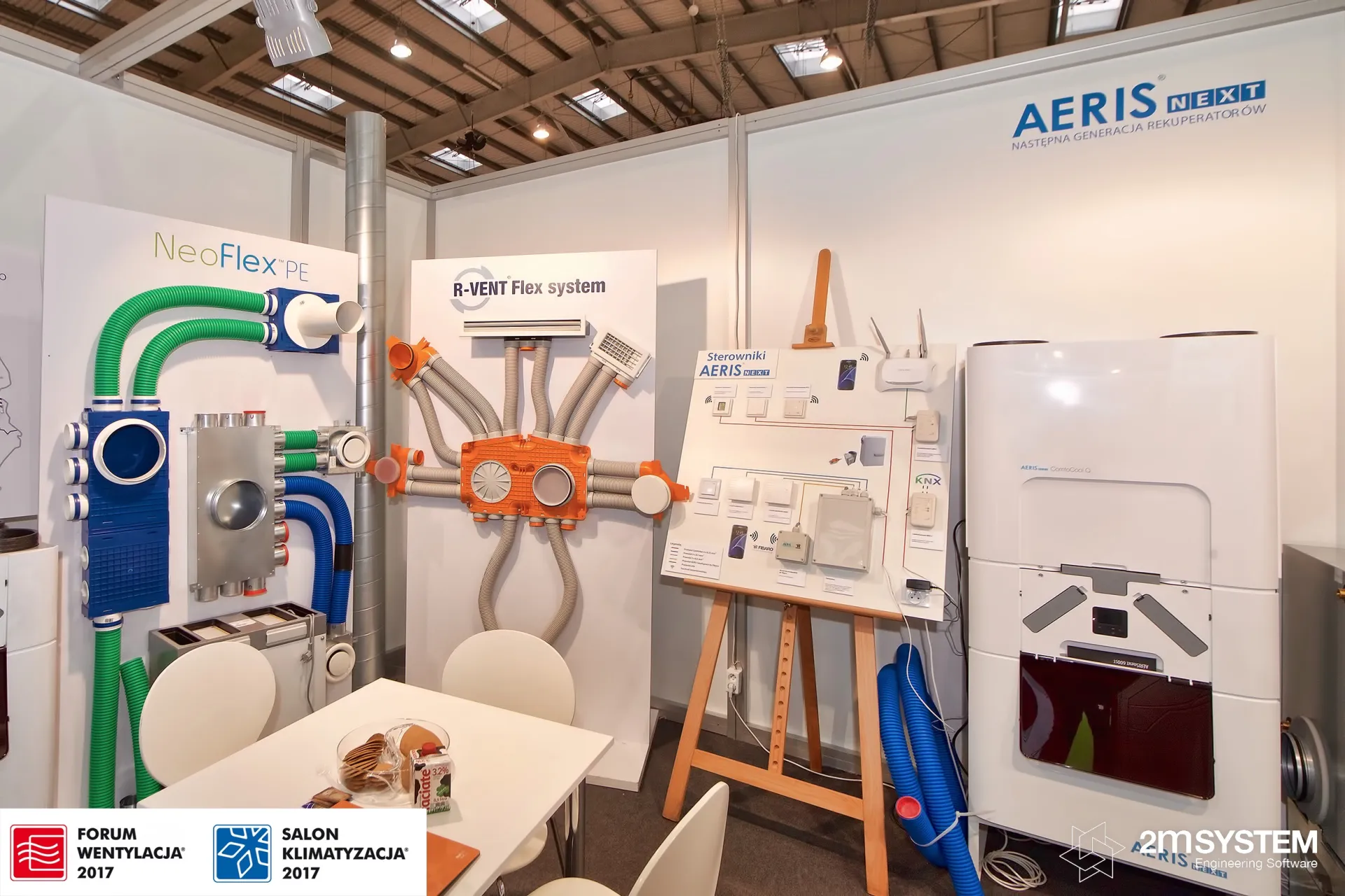 NeoFlex PE and R-VENT Flex distribution boards beside an AERIS NEXT unit at Forum Wentylacja 2017