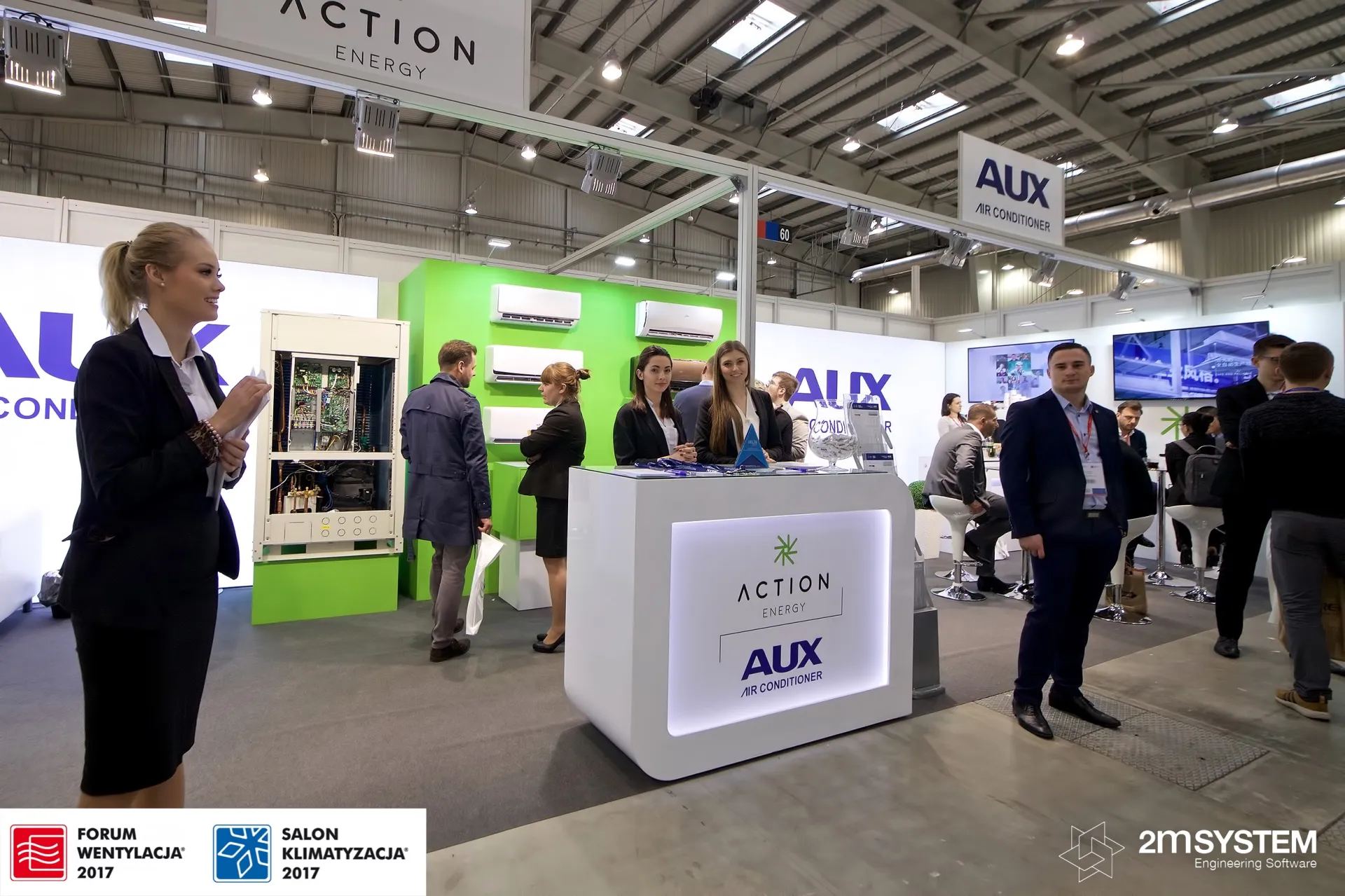 Open outdoor unit and green display wall on the AUX stand at Forum Wentylacja 2017