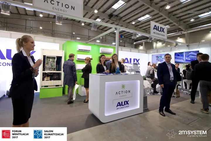 Open outdoor unit and green display wall on the AUX stand at Forum Wentylacja 2017
