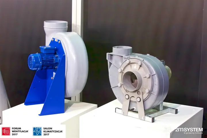 Plastic centrifugal fans on white plinths at the Harmann stand at Forum Wentylacja 2017