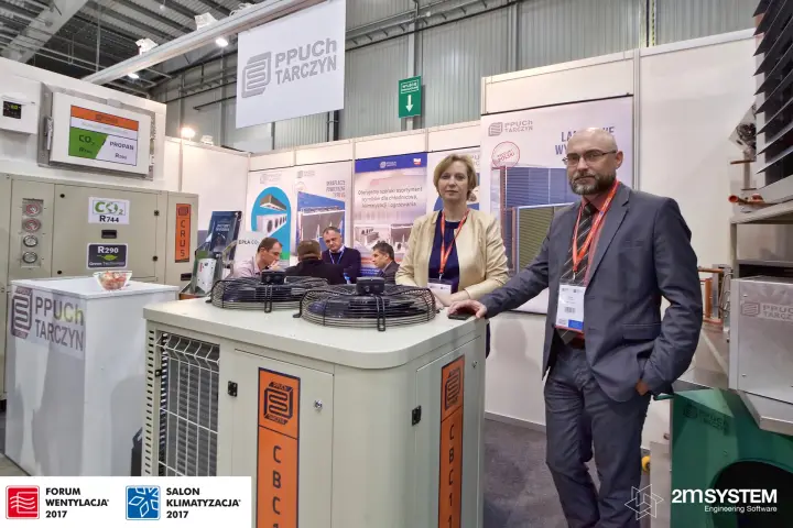 PPUCh Tarczyn team at the CBC condensing unit with orange brand labels at Forum Wentylacja 2017