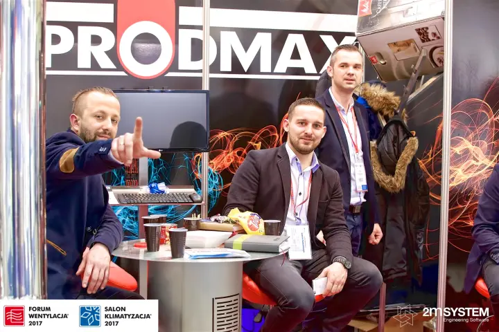 Prodmax team seated at the stand's coffee table at Forum Wentylacja 2017