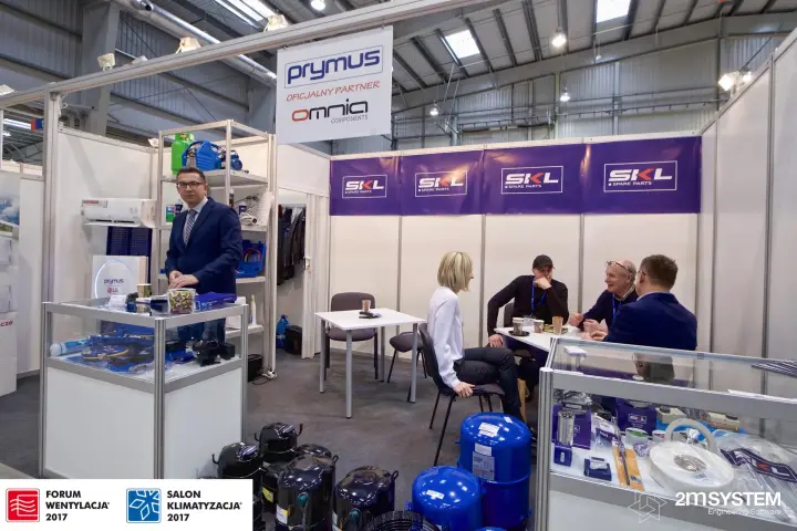 Prymus meeting table under SKL Spare Parts banners with compressors in front at Forum Wentylacja 2017