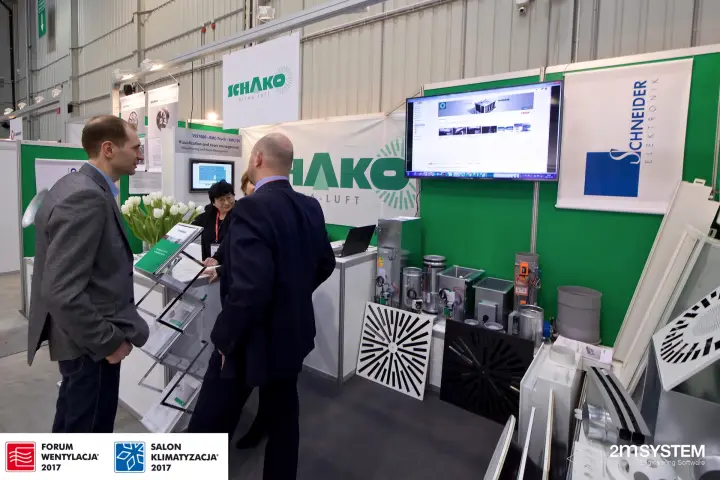 Schako display of swirl diffusers and VAV boxes with visitors at Forum Wentylacja 2017