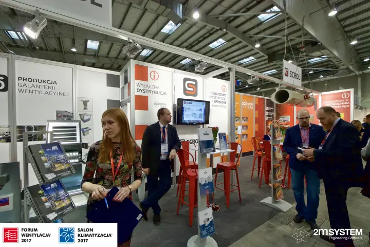 Scrol stand front with screen, Solano brochures and red bar stools at Forum Wentylacja 2017