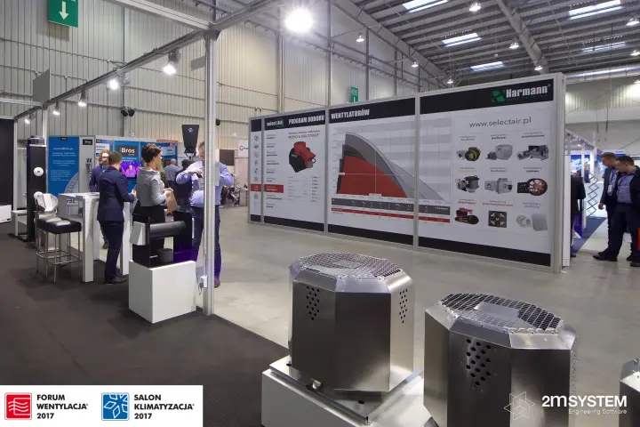 Stainless roof fans in front of the Harmann selectAIR wall at Forum Wentylacja 2017