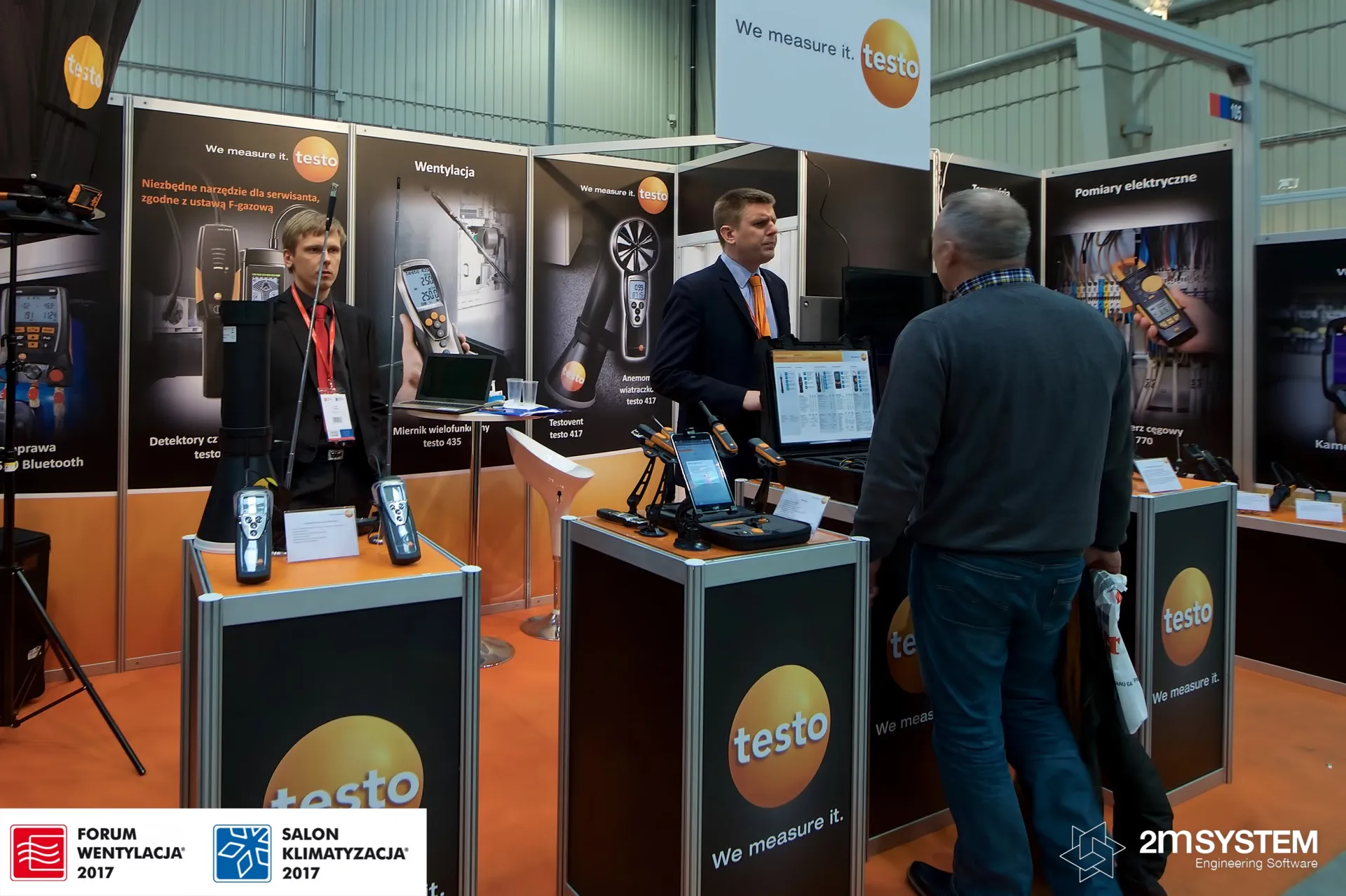 Testo anemometers and smart probes on black display plinths at Forum Wentylacja 2017