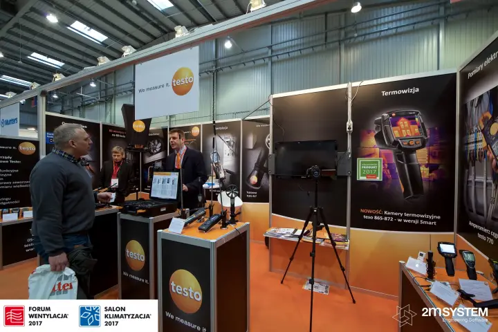 Testo instruments on plinths and a clamp meter panel at Forum Wentylacja 2017