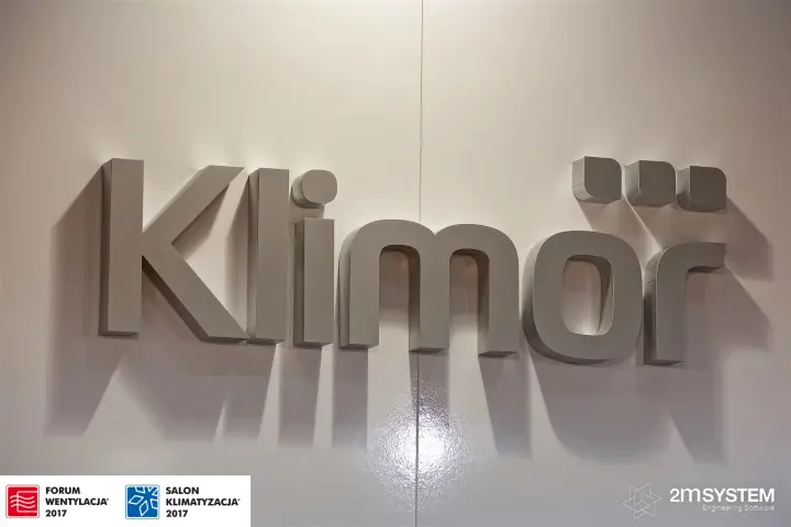 Three-dimensional Klimor logo lettering on a white stand wall at Forum Wentylacja 2017