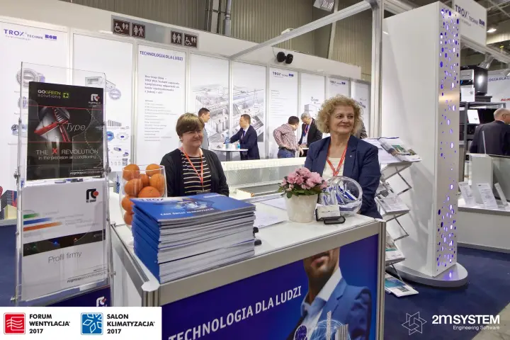 Trox Technik counter with RC Group brochure rack and "Technologia dla ludzi" slogan at Forum Wentylacja 2017