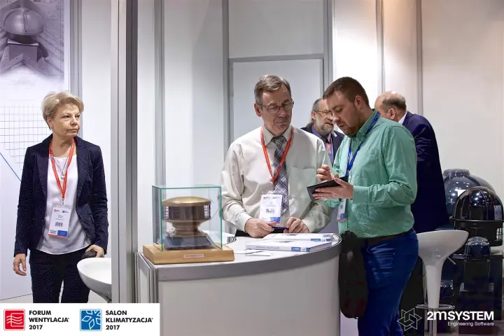 Uniwersal counter with a bronze roof ventilator in a glass case at Forum Wentylacja 2017