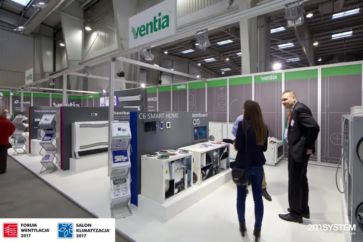 Ventia stand with open Komfovent units and C6 Smart Home controls at Forum Wentylacja 2017