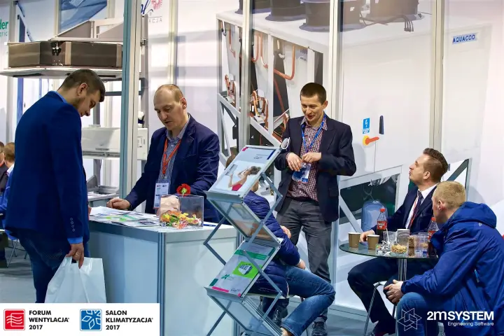 Visitors at the counter and meeting table of the cooling stand