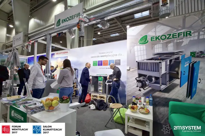 Visitors at an open EkoZefir ventilation unit controlled by tablet at Forum Wentylacja 2017