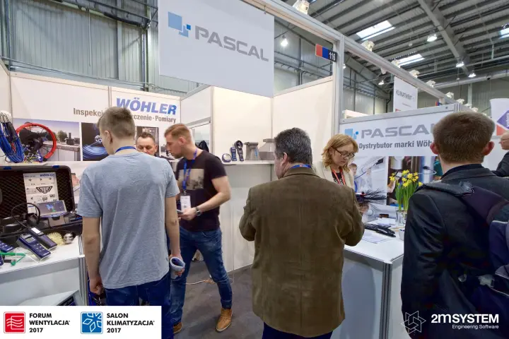 Visitors at Pascal stand 116 with Wöhler camera kits and meters at Forum Wentylacja 2017