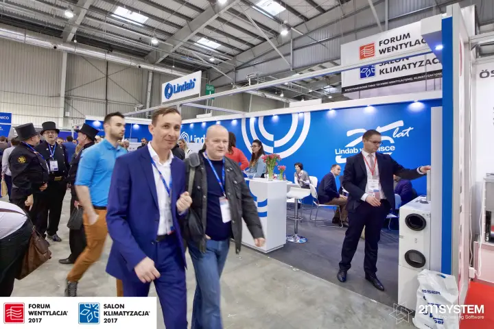 Visitors pass the blue Lindab stand marking 25 years in Poland at Forum Wentylacja 2017