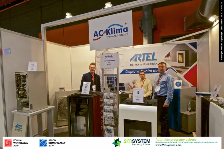 AC-Klima staff posing behind Artel pellet stoves at stand 12