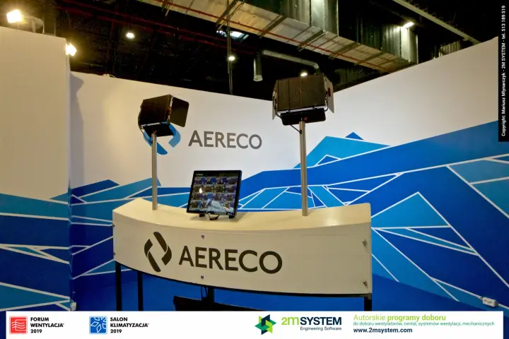 Aereco presentation desk with screen and two stage spotlights at Forum Wentylacja 2019