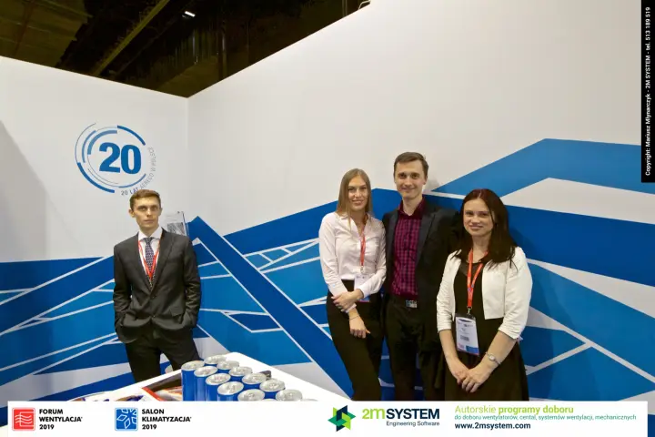 Aereco team in front of the 20 years in Poland anniversary wall at Forum Wentylacja 2019
