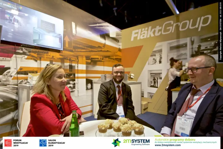 Closer view of a conversation at the Fläkt Group table