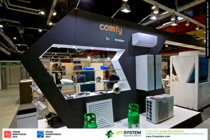 Comfy by Entalpia display with split units, refrigerant cylinders and a ceiling diffuser at Forum Wentylacja 2019